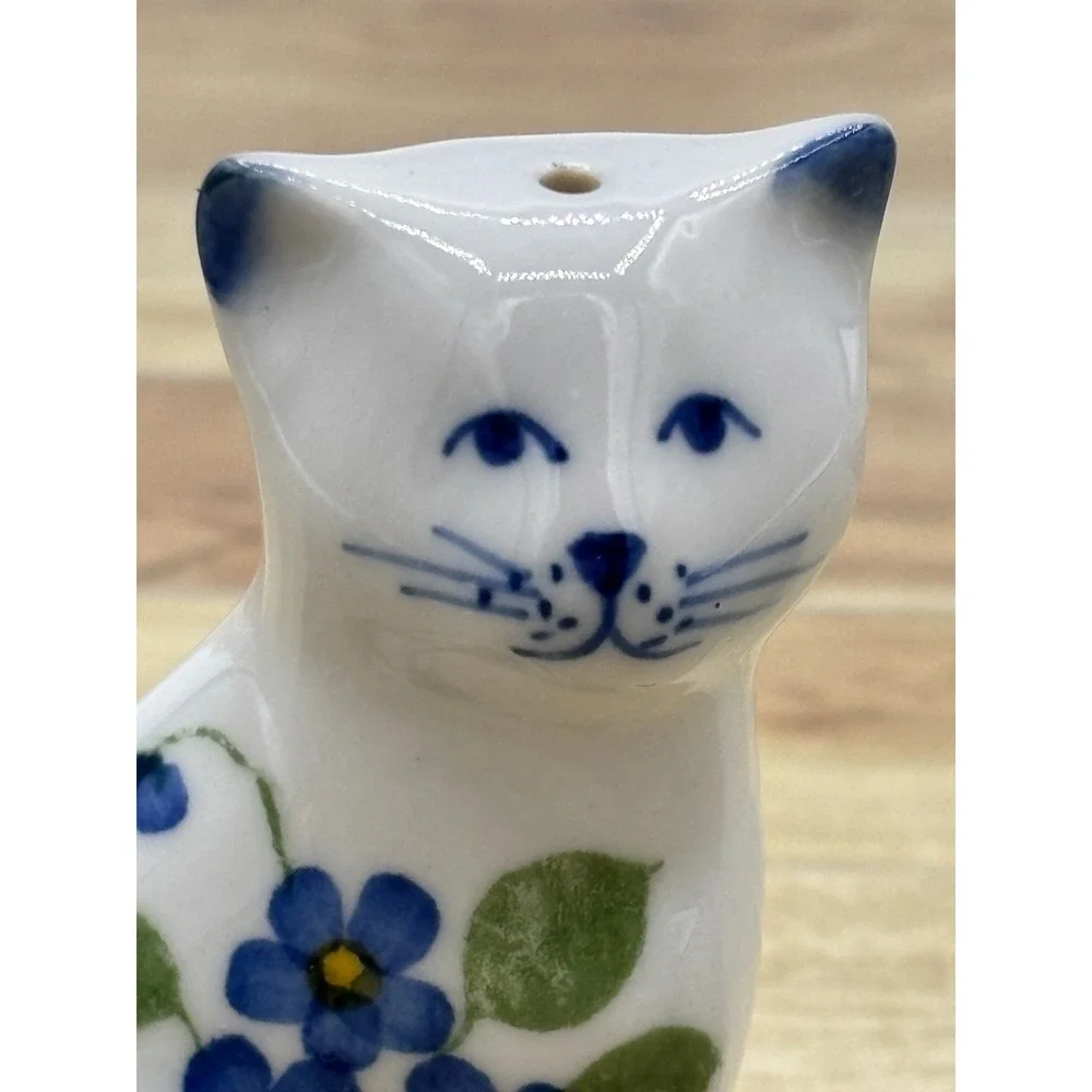 Andrea by Sadek Blue And White Cats Kitties Salt and Pepper Shakers and Tray Set